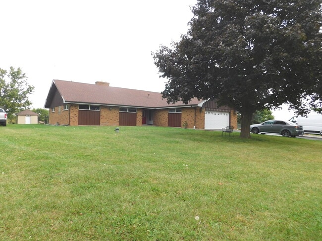46W356 Jericho Rd in Big Rock, IL - Foto de edificio - Building Photo