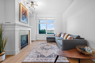 5011 Springs Blvd in Delta, BC - Building Photo