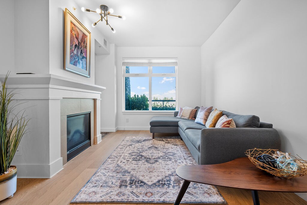 5011 Springs Blvd in Delta, BC - Building Photo