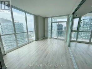 75-3075 Queens Wharf Rd in Toronto, ON - Building Photo - Building Photo