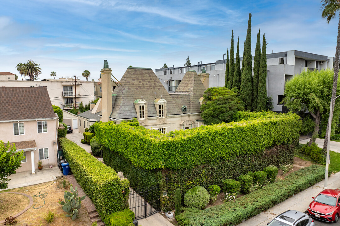 Kingsley Villa in Los Angeles, CA - Building Photo