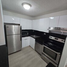 6935 NW 179th St, Unit 204 in Hialeah, FL - Building Photo - Building Photo