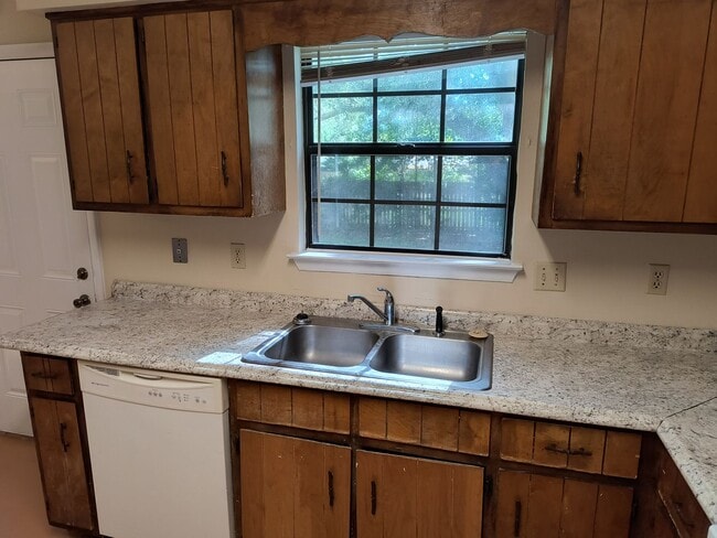 3005 Lenora Cir in Pensacola, FL - Building Photo - Building Photo
