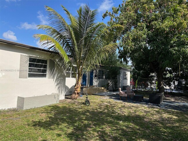 1250 NW 58th St in Miami, FL - Building Photo - Building Photo