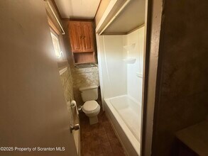 205 2nd St in Blakely, PA - Building Photo - Building Photo