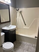 1104 Waverly Ave in Muscle Shoals, AL - Building Photo