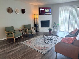 111 W William Cannon Dr in Austin, TX - Building Photo