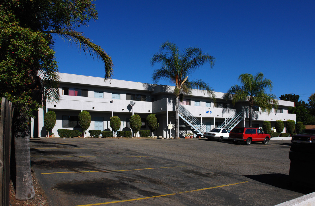 410 E Fallbrook St in Fallbrook, CA - Foto de edificio