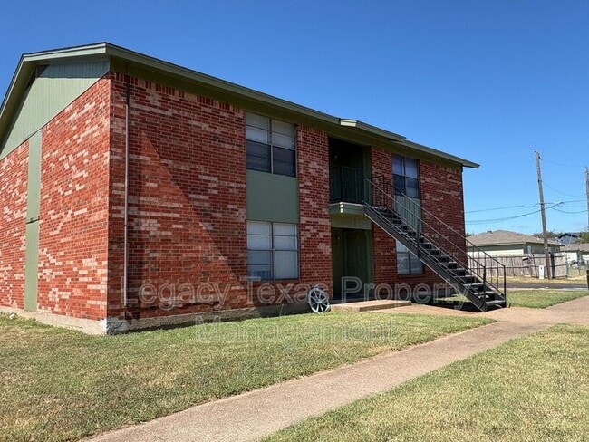 1706 Short St in Cleburne, TX - Foto de edificio - Building Photo
