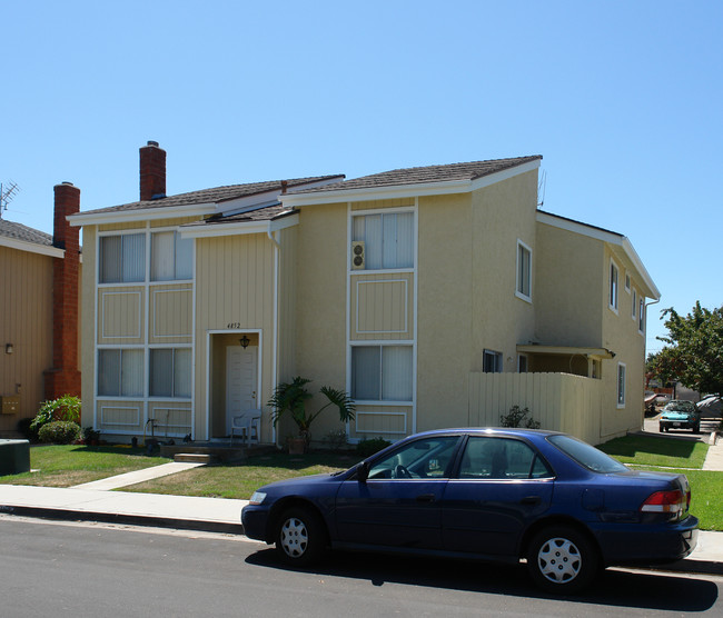4852 Neely Cir in Huntington Beach, CA - Foto de edificio - Building Photo