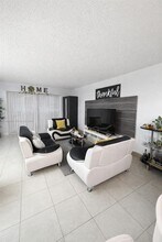 8460 SW 154th Circle Ct, Unit 121 in Miami, FL - Building Photo - Building Photo
