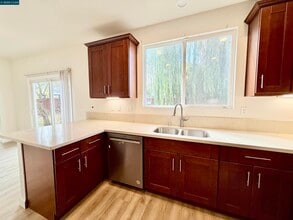 815 Spring Mountain Ln in American Canyon, CA - Foto de edificio - Building Photo