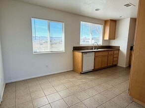 9236 Peach Ave in California City, CA - Building Photo - Building Photo