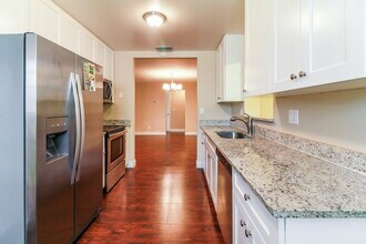 246 Las Palmas St in Royal Palm Beach, FL - Foto de edificio - Building Photo