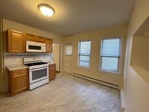 42 Linden Ave, Unit 1 in Somerville, MA - Building Photo - Building Photo