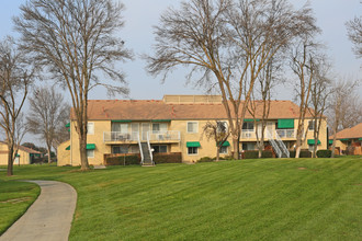 View Road Apartments in Hanford, CA - Building Photo - Building Photo