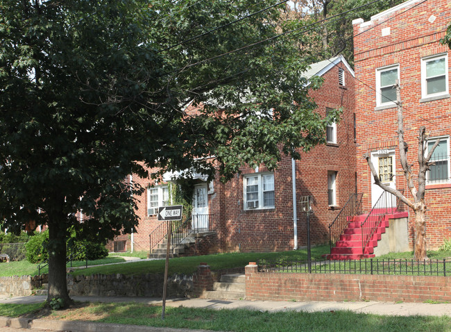 1330 28th St SE in Washington, DC - Building Photo - Building Photo