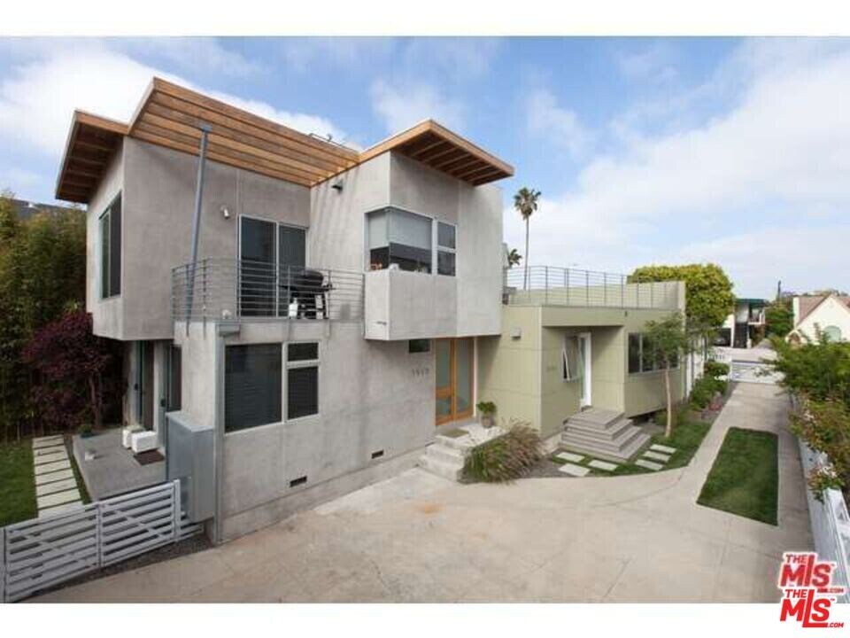 1515 Orange Grv Ave in Los Angeles, CA - Building Photo