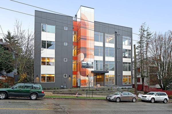 East John Apartments in Seattle, WA - Building Photo