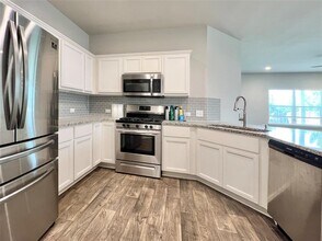 13800 Cantarra Dr in Pflugerville, TX - Building Photo - Building Photo