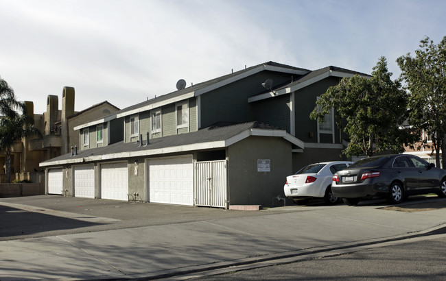 830 E Cedar St in Ontario, CA - Building Photo - Building Photo