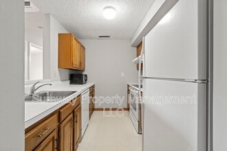 902 Aspen Dr in Plainsboro, NJ - Building Photo - Building Photo