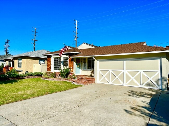 4544 Dunrobin Ave in Lakewood, CA - Building Photo - Building Photo