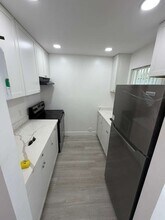 2319 Johnson St, Unit 4 in Hollywood, FL - Building Photo - Building Photo