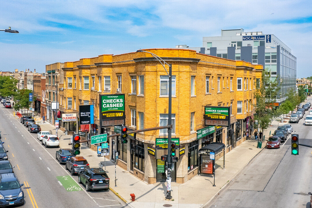 2315 N Milwaukee Ave in Chicago, IL - Foto de edificio