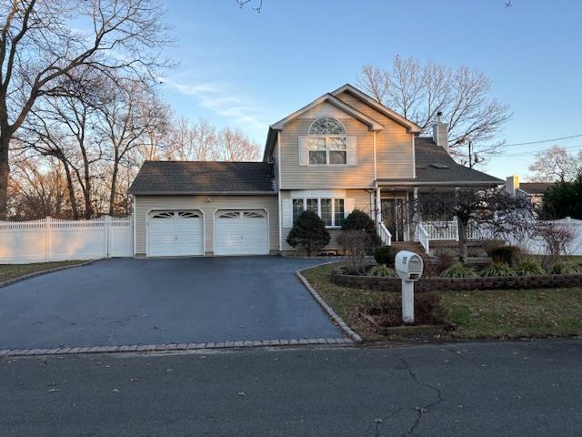 35 Williams Ave in Holtsville, NY - Building Photo - Building Photo