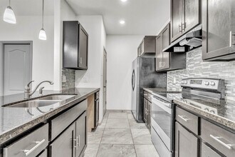 204 Welland Dr in Laredo, TX - Building Photo - Building Photo