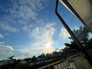 730 Cricket Ln in Woodbridge, NJ - Building Photo - Building Photo