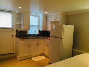 001 Palm Ave in South San Francisco, CA - Building Photo - Building Photo