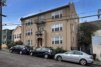 415 E 19th St in Oakland, CA - Building Photo - Building Photo