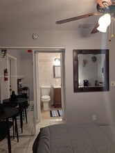 945 SW 9th St in Hallandale Beach, FL - Building Photo - Building Photo