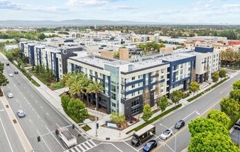 The Residences on Jamboree in Irvine, CA - Foto de edificio - Building Photo