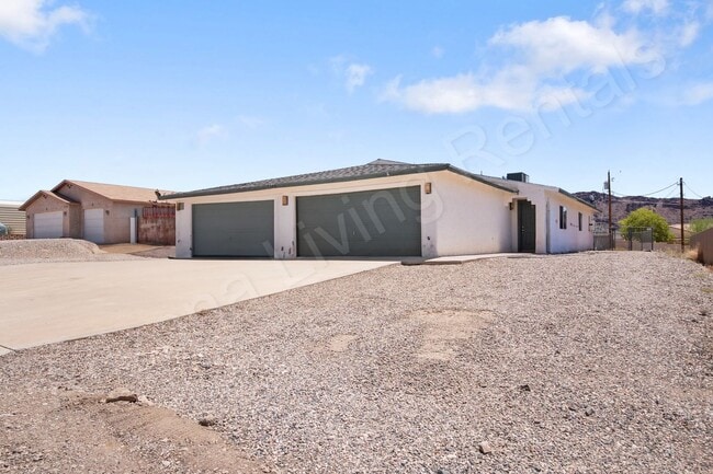 3240 Osborn Dr in Lake Havasu City, AZ - Building Photo - Building Photo