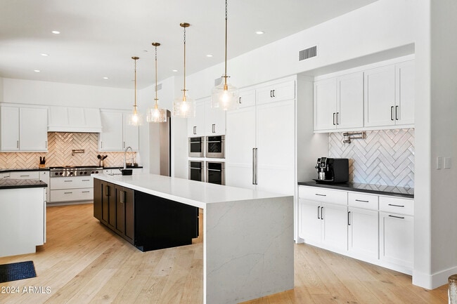 6732 E San Juan Ave in Paradise Valley, AZ - Building Photo - Building Photo
