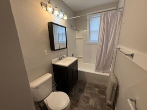 1763 Beacon St, Unit 6 in Brookline, MA - Foto de edificio - Building Photo