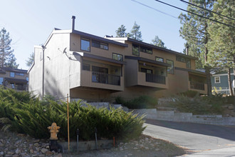 40415 Lakeview Dr in Big Bear Lake, CA - Building Photo - Primary Photo