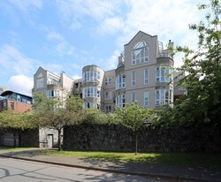 Noble House in Vancouver, BC - Building Photo