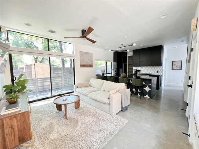 1100 Brass St in Austin, TX - Foto de edificio - Building Photo