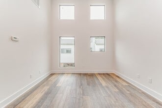 107 Ragin Lofts Aly in Lafayette, LA - Building Photo - Building Photo