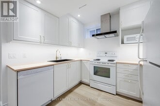 33 Parkview Gardens in Toronto, ON - Building Photo - Building Photo