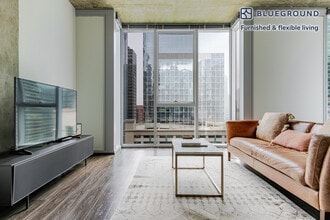 215 W Lake St in Chicago, IL - Building Photo - Building Photo