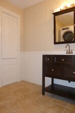 293 High St, Unit B in Somersworth, NH - Building Photo - Building Photo