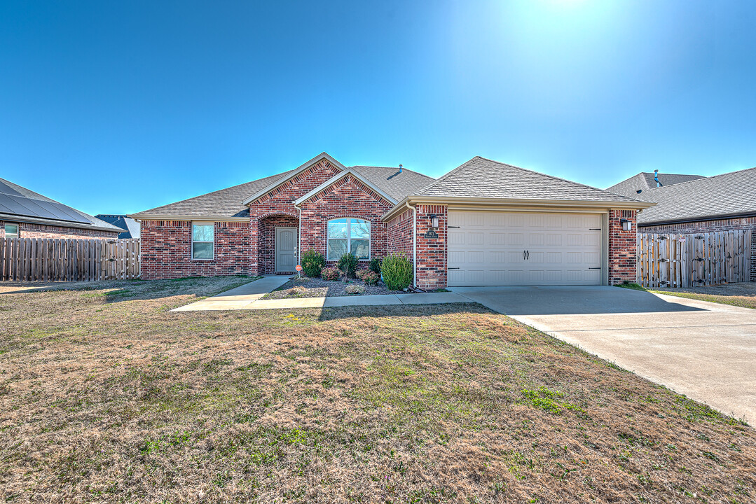 1871 Sunrise Cir in Centerton, AR - Building Photo