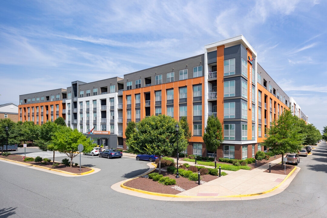 Discovery Square in Herndon, VA - Building Photo