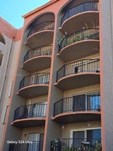 5201 NW 7th St in Miami, FL - Building Photo - Building Photo