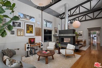 8735 Dorrington Ave in West Hollywood, CA - Building Photo - Building Photo